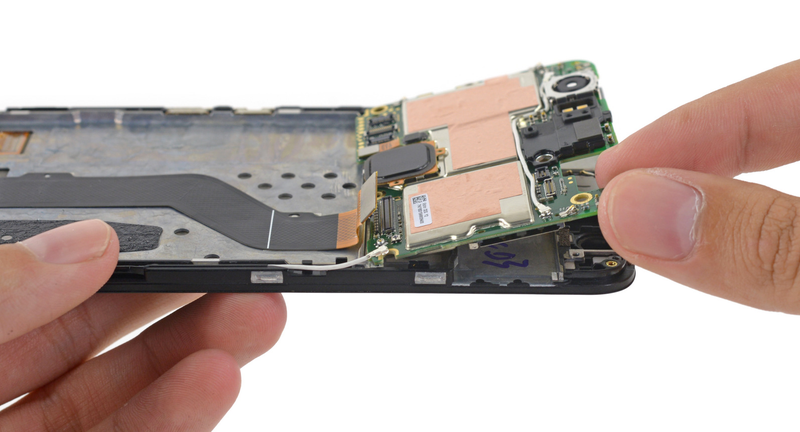 Illustration for article titled El Nexus 6P se deja ver por dentro, y es casi imposible de reparar